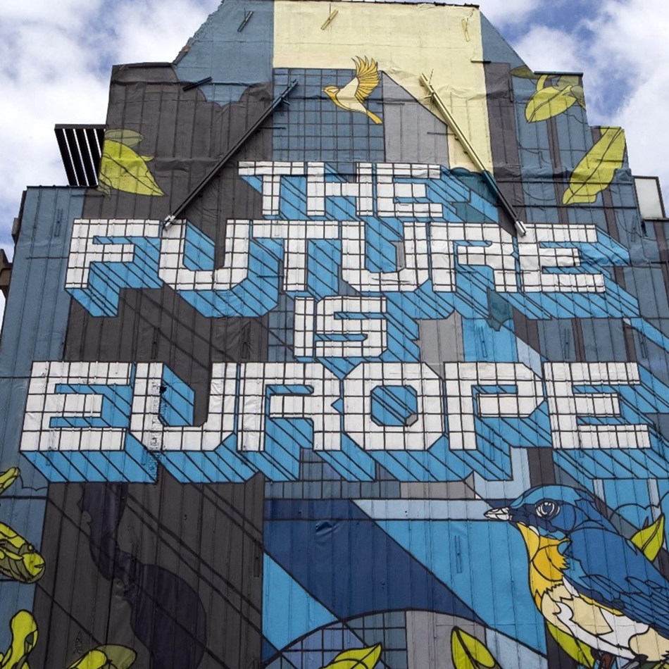 Husmur med maleri: The future is Europe