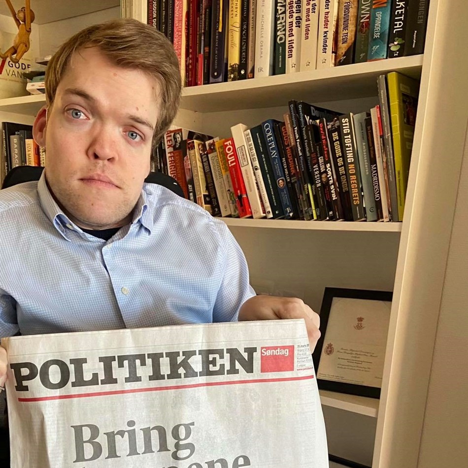 Kristian Hegaard med avisforside: Bring børnene hjem
